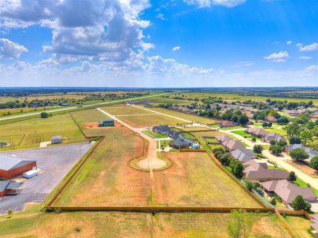 3520 Redbud Dr, Chickasha, OK 73018