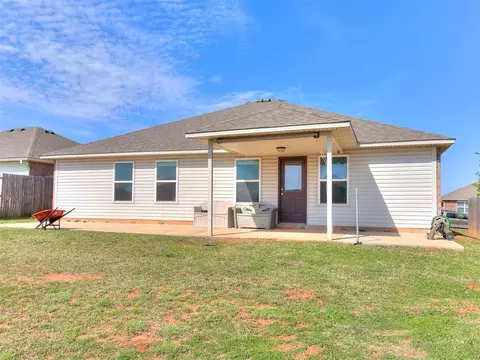 Exterior - 9620 Eli Dr, Moore, OK 73160 photo 7 of 7