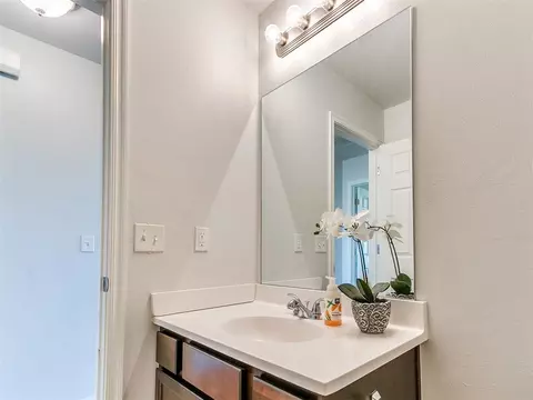 Bath - 9620 Eli Dr, Moore, OK 73160 photo 2 of 6