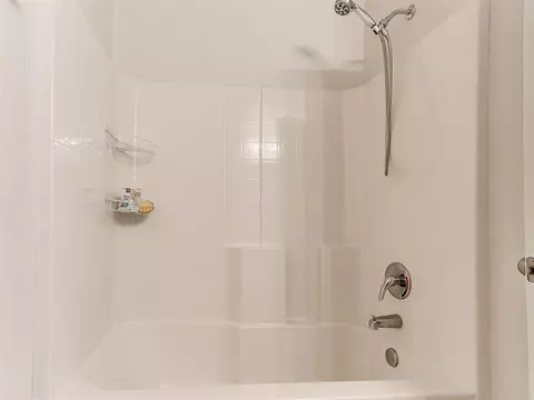 Bath - 9620 Eli Dr, Moore, OK 73160 photo 3 of 6