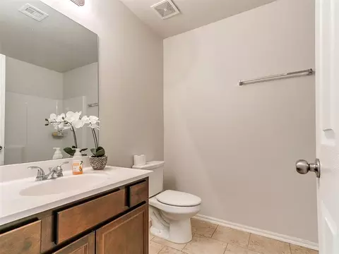 Bath - 9620 Eli Dr, Moore, OK 73160 photo 1 of 6