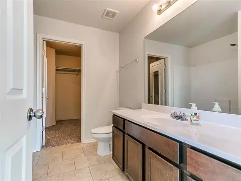 Bath - 9620 Eli Dr, Moore, OK 73160 photo 4 of 6