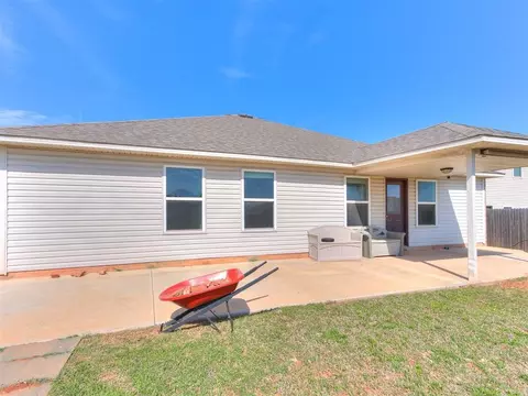 Exterior - 9620 Eli Dr, Moore, OK 73160 photo 5 of 7