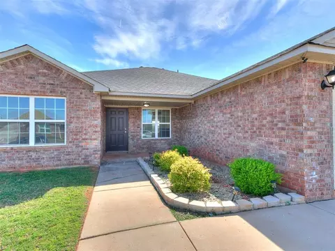 Exterior - 9620 Eli Dr, Moore, OK 73160 photo 3 of 7