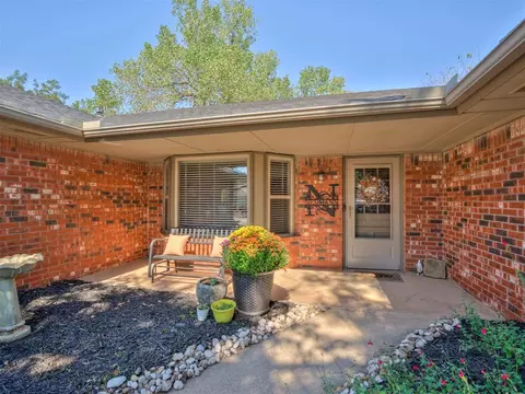 11037 Coachman Rd, Yukon, OK 73099