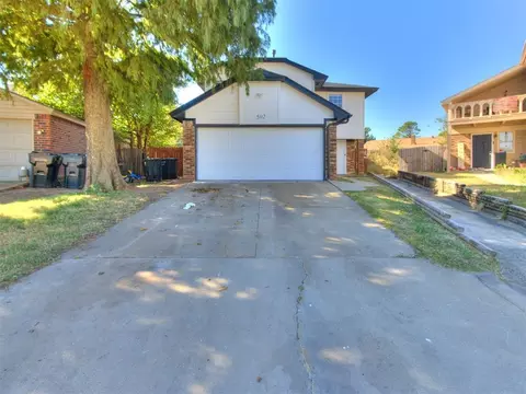 502 Stoneridge Dr, Moore, OK 73160