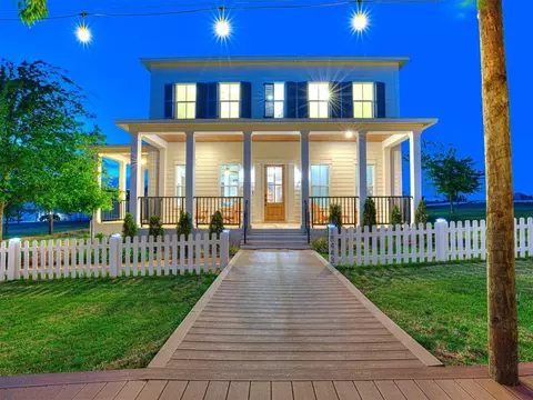 18443 Boardwalk Xing, Norman, OK 73072
