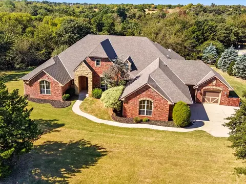 1180 Bailey Cir, Edmond, OK 73025