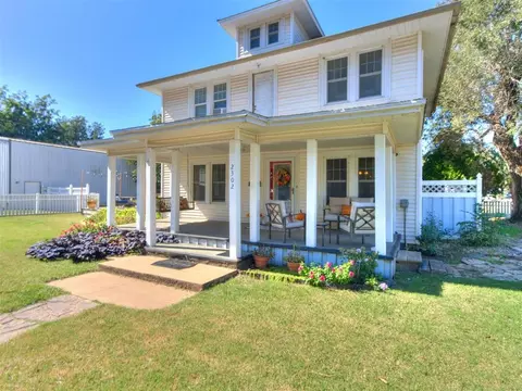 2302 S 17th St, Chickasha, OK 73018