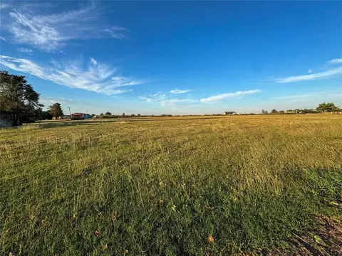 E 1st Street, Leedey, OK 73654