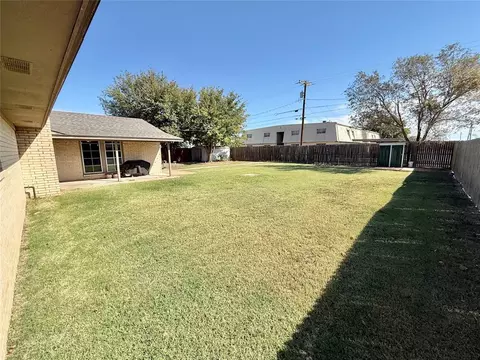 Exterior - 2212 N Robin St, Altus, OK 73521 photo 3 of 4