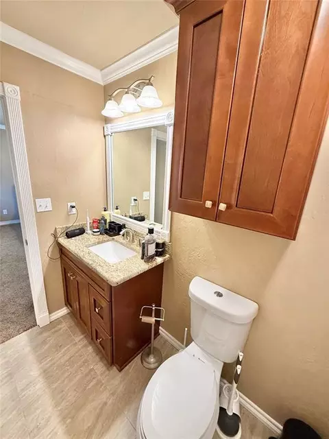 Bath - 2212 N Robin St, Altus, OK 73521 photo 4 of 4