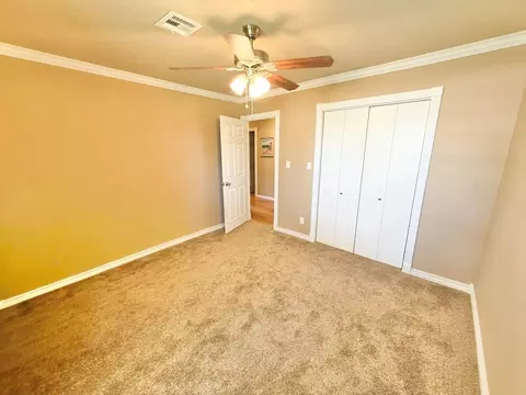 Bedroom - 2212 N Robin St, Altus, OK 73521 photo 4 of 6