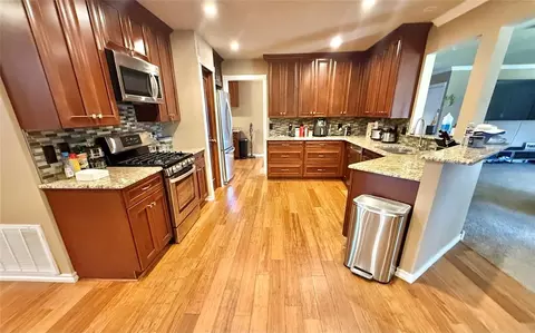 Kitchen - 2212 N Robin St, Altus, OK 73521 photo 1 of 3