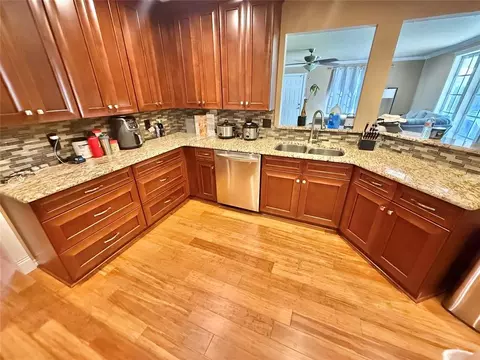Kitchen - 2212 N Robin St, Altus, OK 73521 photo 2 of 3