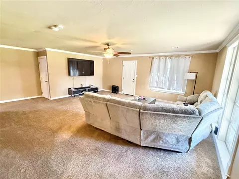 Living - 2212 N Robin St, Altus, OK 73521 photo 3 of 3