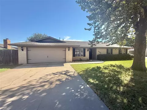Exterior - 2212 N Robin St, Altus, OK 73521 photo 2 of 4