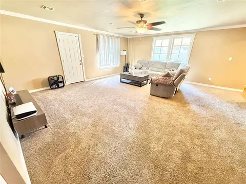 Living - 2212 N Robin St, Altus, OK 73521 photo 2 of 3