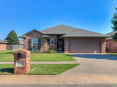 21222 Robin Ridge Ln, Edmond, OK 73012