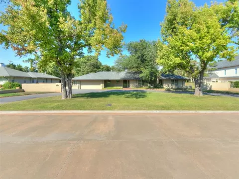1621 Queenstown Rd, Nichols Hills, OK 73116
