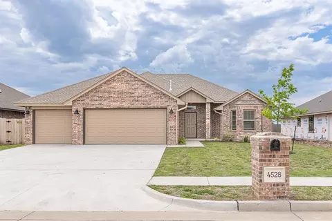 4528 Adobe Ct, Yukon, OK 73099