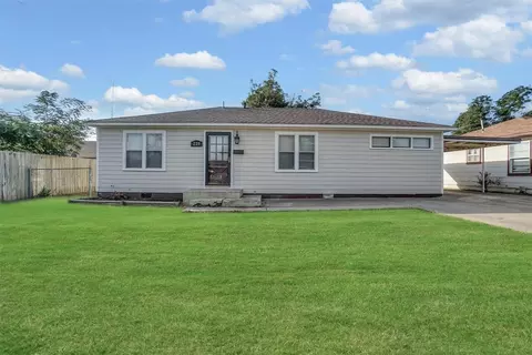 220 E Van Buren St, Mangum, OK 73554