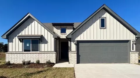 10301 NW 28th Ter, Yukon, OK 73099