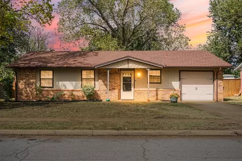 609 Meadowlake Dr, Noble, OK 73068
