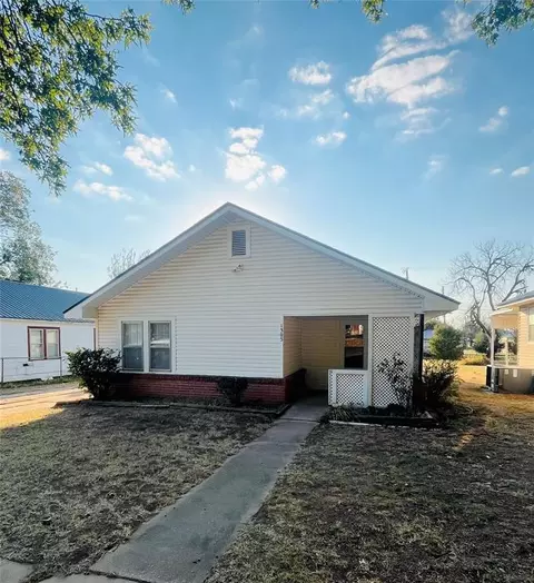 1305 Klabzuba Ave, Prague, OK 74864