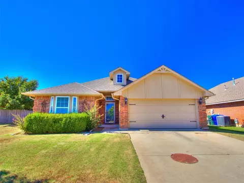 Exterior - 2000 Pelham Dr, Norman, OK 73071 photo 2 of 4