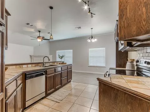Kitchen - 2000 Pelham Dr, Norman, OK 73071 photo 2 of 2