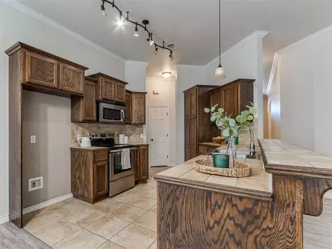 Kitchen - 2000 Pelham Dr, Norman, OK 73071 photo 1 of 2