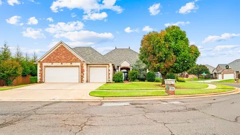 13104 NW 7th St, Yukon, OK 73099