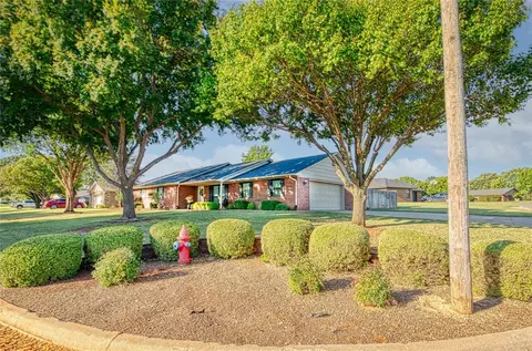 311 Peggy Dr, Elk City, OK 73644