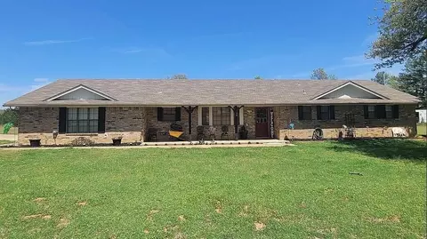 7350 Holiday Dr, Guthrie, OK 73044