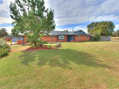 19000 SE 29th St, Harrah, OK 73045