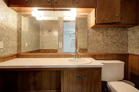 Bath - 4808 N Willow Ave, Bethany, OK 73008 photo 5 of 7