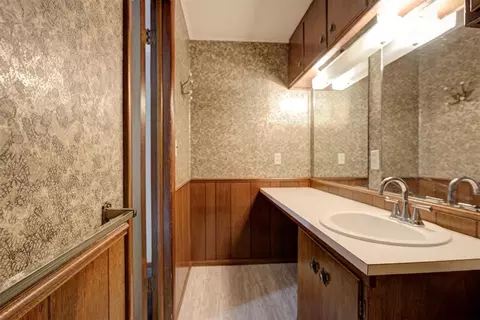 Bath - 4808 N Willow Ave, Bethany, OK 73008 photo 7 of 7