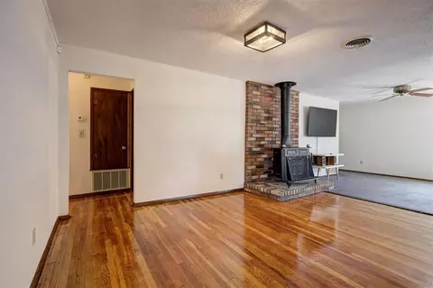 Living - 4808 N Willow Ave, Bethany, OK 73008 photo 1 of 7