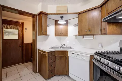 Kitchen - 4808 N Willow Ave, Bethany, OK 73008 photo 4 of 4