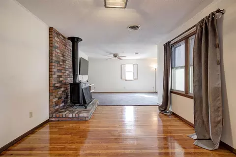Living - 4808 N Willow Ave, Bethany, OK 73008 photo 4 of 7