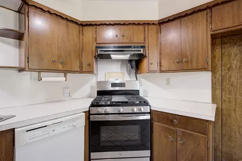 Kitchen - 4808 N Willow Ave, Bethany, OK 73008 photo 3 of 4