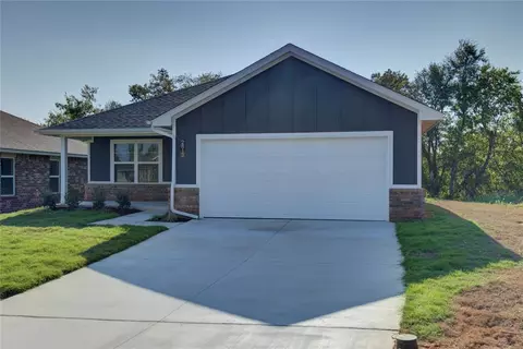 2813 Scissortail Blvd, Chickasha, OK 73018