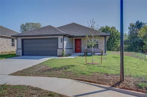 2405 S 27th Ct, Chickasha, OK 73018