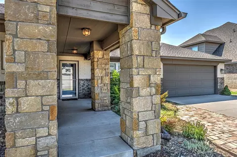 Exterior - 15905 Tall Grass Dr, Moore, OK 73170 photo 2 of 4