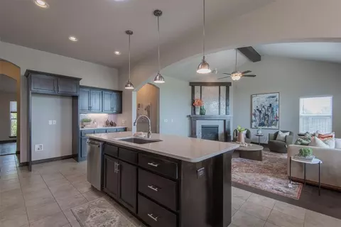 Kitchen - 15905 Tall Grass Dr, Moore, OK 73170 photo 5 of 6