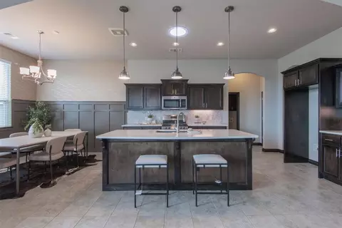 Kitchen - 15905 Tall Grass Dr, Moore, OK 73170 photo 2 of 6