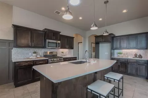 Kitchen - 15905 Tall Grass Dr, Moore, OK 73170 photo 6 of 6