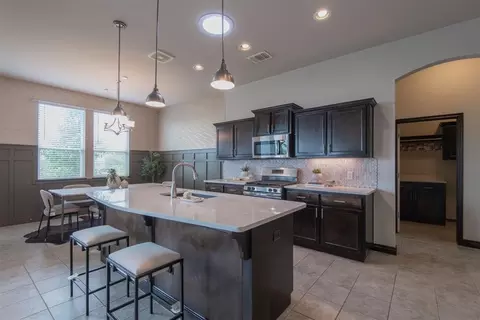 Kitchen - 15905 Tall Grass Dr, Moore, OK 73170 photo 3 of 6