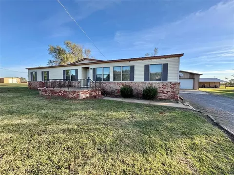 406 E 10 St, Leedey, OK 73654
